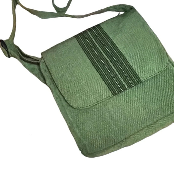 MYSTIC MOUNTAIN Spring Green FAIR TRADE Flap Bag, Adjustable  Crossbody Strap - Picture 1 of 3